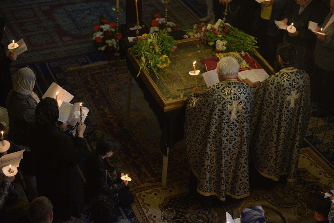 cu făclii aprinse...