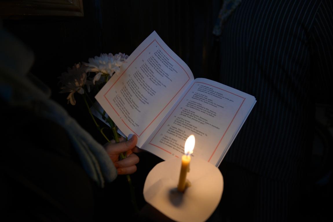 laudă-ngropării Tale...